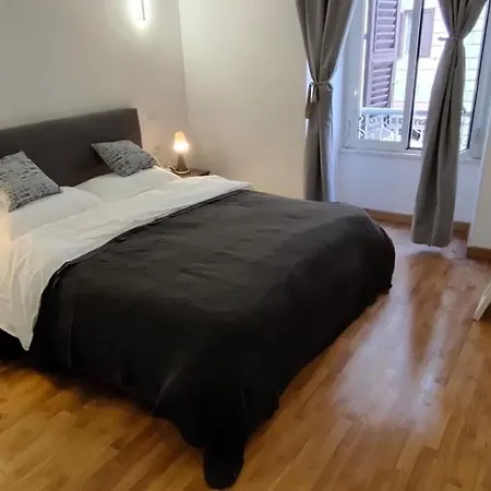 Lorenzo 7hillsroma Couette-café